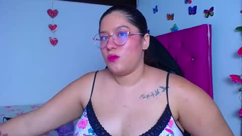 Snapshot of little_flower4you chatting on 03-08-25, 01:17 mai rojas online show from 03-08-25, 01:17