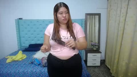 Snapshot of little_flower4you chatting on 09-18-25, 12:40 mai rojas online show from 09-18-25, 12:40