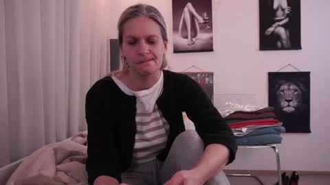 Snapshot of little_heart_andreea chatting on 02-20-25, 09:09 little_heart_andreea online show from 02-20-25, 09:09