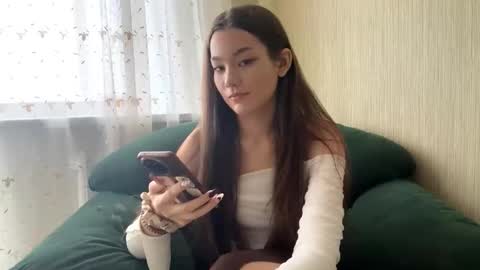 Viiola online show from 10-13-25, 04:23