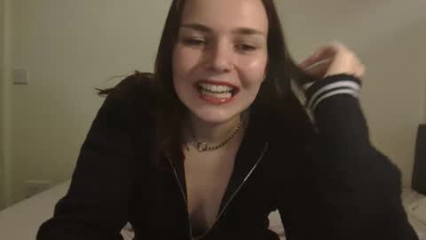 Snapshot of little_kinky_gal chatting on 10-20-25, 07:47 little_kinky_gal online show from 10-20-25, 07:47