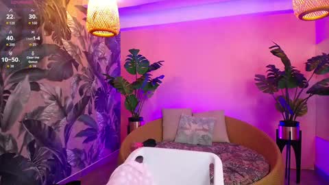 Snapshot of little_paulette chatting on 10-19-25, 01:12 Paulette online show from 10-19-25, 01:12