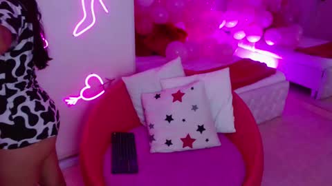 Snapshot of little_paulette chatting on 11-22-25, 04:33 Paulette online show from 11-22-25, 04:33