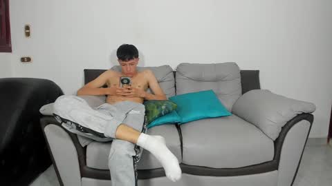 Snapshot of little_show_sexy chatting on 11-15-25, 03:48 little_show_sexy online show from 11-15-25, 03:48