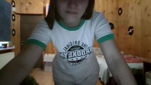 Snapshot of little_shygirl_ chatting on 09-09-25, 04:17 little_shygirl_ online show from 09-09-25, 04:17