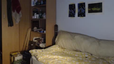 Snapshot of littlealien7 chatting on 09-23-25, 11:02 littlealien7 online show from 09-23-25, 11:02