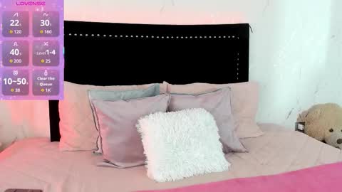 Snapshot of littlecuties chatting on 11-04-25, 04:22 Violet Alyson online show from 11-04-25, 04:22