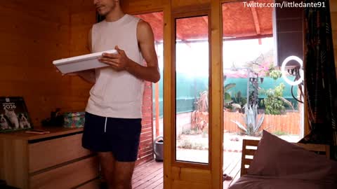 Snapshot of littledante91 chatting on 10-25-25, 11:29 Maria and Viktor online show from 10-25-25, 11:29