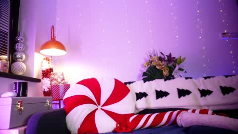 Emily Hill online show from 12-19-25, 09:11