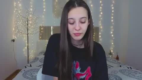 Snapshot of littlee_cherry18 chatting on 12-17-25, 07:36 Lana online show from 12-17-25, 07:36