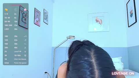 Snapshot of littlee_emilyy_ chatting on 12-05-24, 10:23 Emily  online show from 12-05-24, 10:23