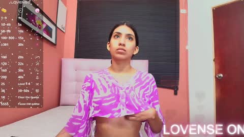 Snapshot of littlee_emilyy_ chatting on 12-29-24, 01:28 Emily  online show from 12-29-24, 01:28