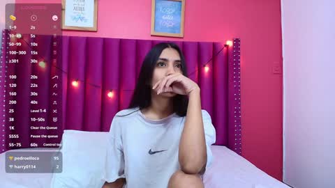 Snapshot of littlee_emilyy_ chatting on 01-28-25, 02:53 Emily  online show from 01-28-25, 02:53