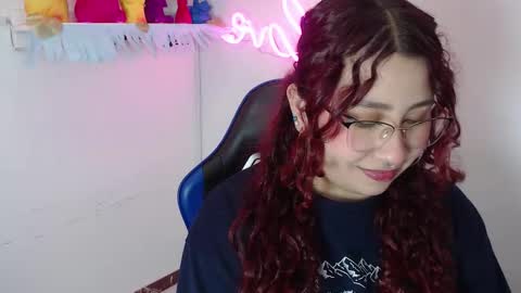 Snapshot of littlee_red chatting on 11-21-25, 08:40 Angel online show from 11-21-25, 08:40