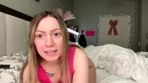 Snapshot of littleemommaa23 chatting on 01-06-25, 12:57 LittleMomma online show from 01-06-25, 12:57