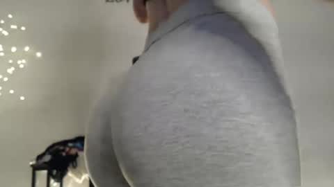 Snapshot of littleflowers chatting on 11-29-25, 08:28 Your little flower online show from 11-29-25, 08:28