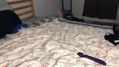 Snapshot of littlegirlysis chatting on 12-14-25, 08:13 littlesissygirl online show from 12-14-25, 08:13