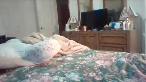 littlekenny1951 online show from 11-19-25, 02:22