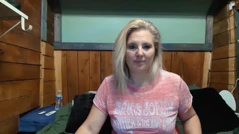 Snapshot of littlelisa1 chatting on 12-22-25, 06:16 lisanixs online show from 12-22-25, 06:16