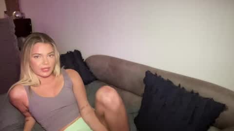 Snapshot of littlemaryjane19 chatting on 01-05-25, 03:53 Marciabrady online show from 01-05-25, 03:53