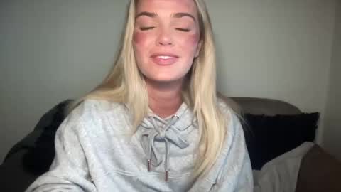 Snapshot of littlemaryjane19 chatting on 01-10-25, 10:04 Marciabrady online show from 01-10-25, 10:04