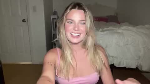 Snapshot of littlemaryjane19 chatting on 10-17-25, 04:48 Marciabrady online show from 10-17-25, 04:48