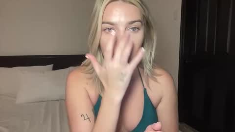 Snapshot of littlemaryjane19 chatting on 11-10-25, 04:00 Marciabrady online show from 11-10-25, 04:00