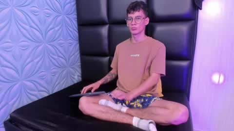 MAX online show from 10-02-25, 12:01
