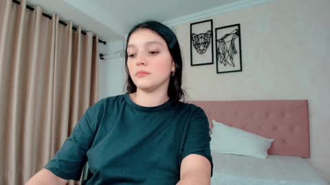 Sarahs Room online show from 01-24-25, 03:11