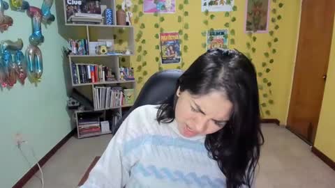 Mia  Wednesday to Sunday 730 am to 1030 am Colombian Hour D online show from 03-10-25, 03:56