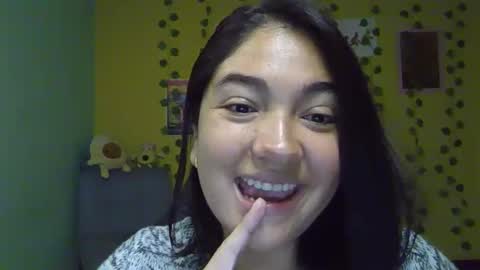 Mia  Wednesday to Sunday 730 am to 1030 am Colombian Hour D online show from 11-12-25, 05:08