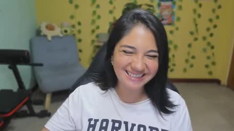 Mia  Wednesday to Sunday 730 am to 1030 am Colombian Hour D online show from 12-19-25, 04:30