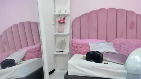  sofii  online show from 10-20-25, 10:21