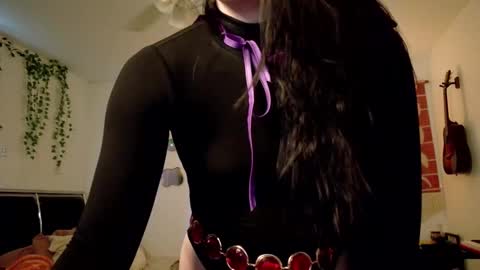 Snapshot of littlesub_e chatting on 10-31-25, 12:17 Eliza online show from 10-31-25, 12:17