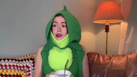 Snapshot of littlesugarpea chatting on 01-12-25, 12:39 Little Sugar Pea  online show from 01-12-25, 12:39