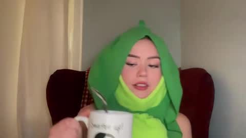 Snapshot of littlesugarpea chatting on 09-09-25, 10:20 Little Sugar Pea  online show from 09-09-25, 10:20