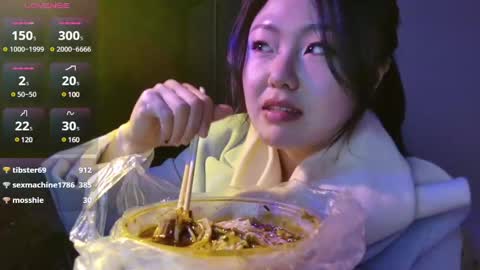 Snapshot of liunana chatting on 02-17-25, 11:23 nana online show from 02-17-25, 11:23