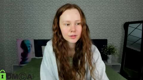Snapshot of livelyluna chatting on 09-25-25, 08:18 livelyluna online show from 09-25-25, 08:18