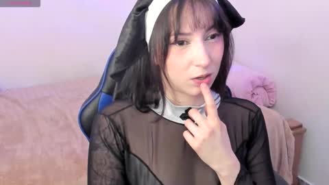 Snapshot of livemakio chatting on 10-29-25, 04:15 Liz online show from 10-29-25, 04:15