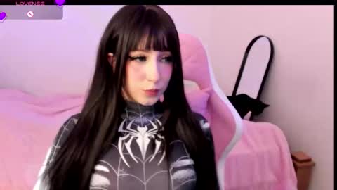 Snapshot of livemakio chatting on 11-17-25, 04:51 Liz online show from 11-17-25, 04:51