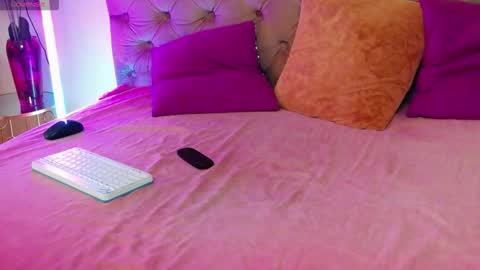 Snapshot of living_in_dreams chatting on 09-16-25, 06:36 Dream online show from 09-16-25, 06:36