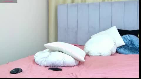 Snapshot of living_in_dreams chatting on 09-21-25, 12:51 Dream online show from 09-21-25, 12:51