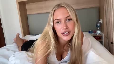 olivia online show from 11-28-25, 03:20