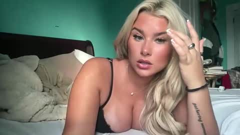 Snapshot of livvymack chatting on 11-05-25, 02:06 Livvy online show from 11-05-25, 02:06