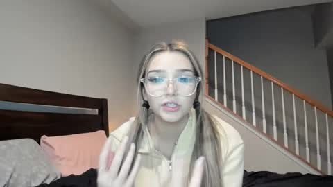 Livvy online show from 12-17-24, 04:56