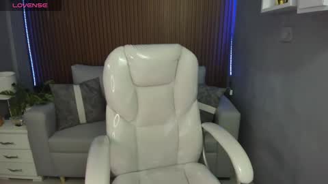 LIZ online show from 11-08-25, 02:56