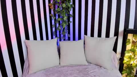 Liz  online show from 01-13-26, 02:44