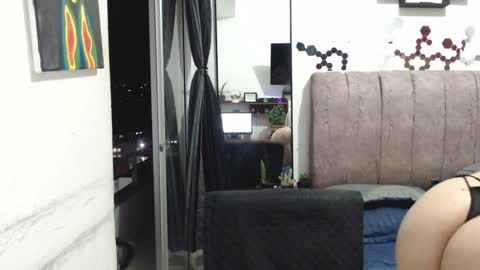 Snapshot of liza_thurner chatting on 01-05-25, 12:31 Liza Thurner online show from 01-05-25, 12:31