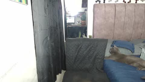 Snapshot of liza_thurner chatting on 01-15-25, 01:02 Liza Thurner online show from 01-15-25, 01:02