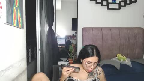 Snapshot of liza_thurner chatting on 09-27-25, 01:54 Liza Thurner online show from 09-27-25, 01:54